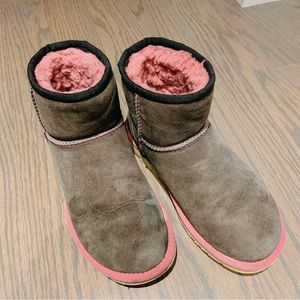 UGG 10mm mini boot